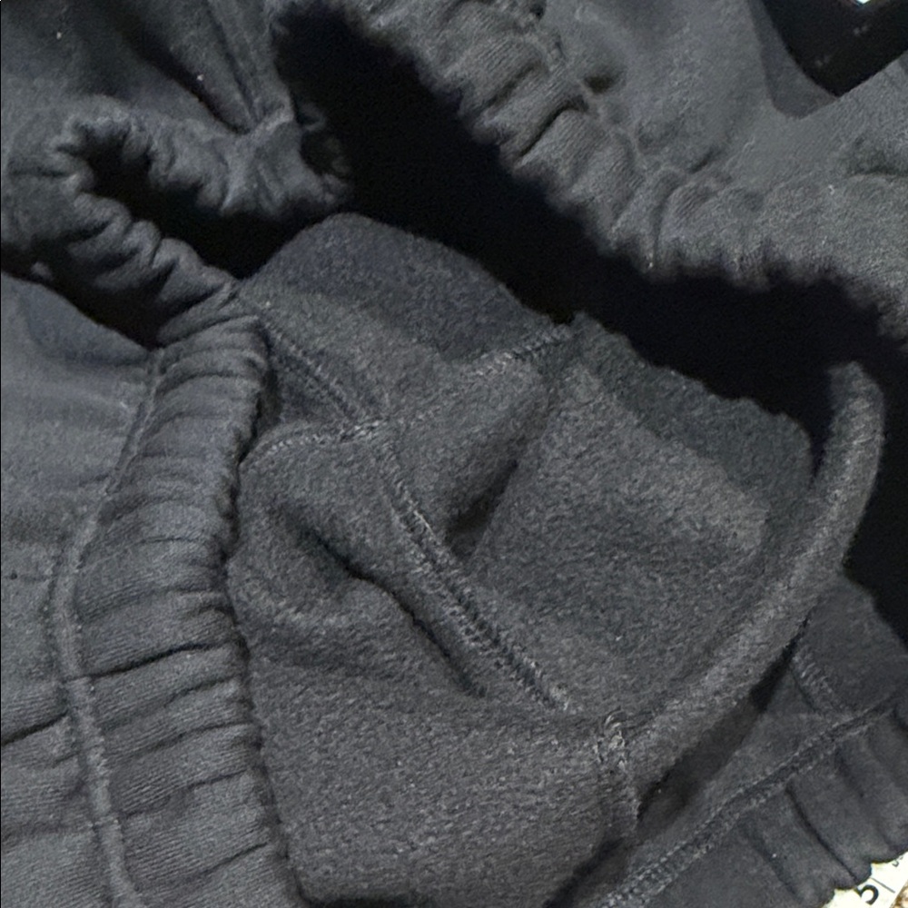 Fear of God ESSENTIALS Jet Black Fleece Running Shorts - new with tags - Picture 11 of 11